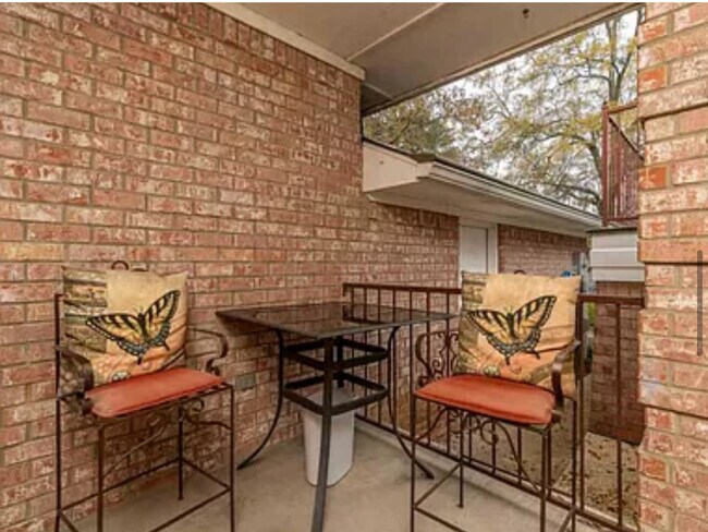 Building Photo - 815 Montreal Dr