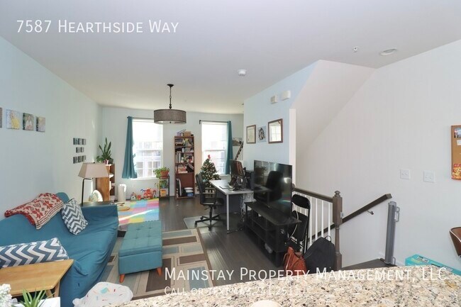 Building Photo - 3 Bedroom Townhome in Howard Square!