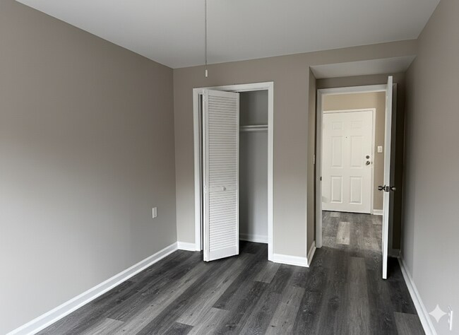 Building Photo - Spacious Sunlit 2BR Apartment – Prime Loca...