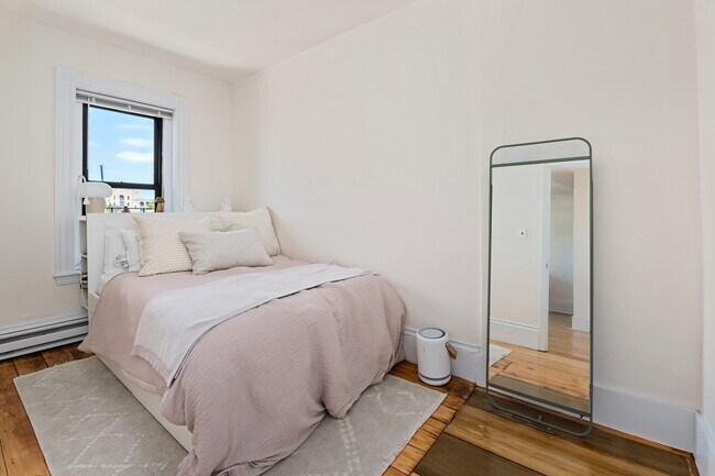 Building Photo - 9 Buswell St