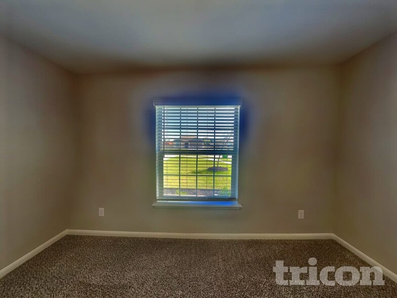 Building Photo - 108 Saloon Cv E