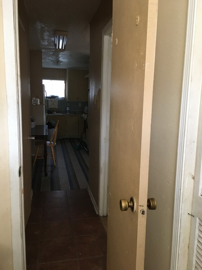 Building Photo - 7939 Sarita St