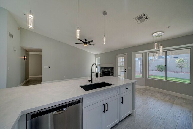 Building Photo - 8940 E Palm Ridge Dr