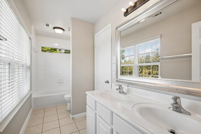 Building Photo - 13518 Via Chianti Ln