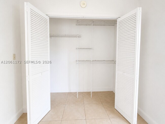 Building Photo - 10800 N Kendall Dr