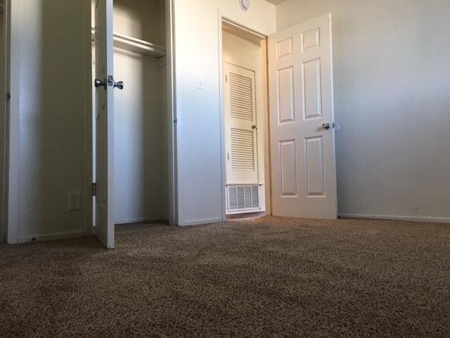 Building Photo - 2101 Magnolia Dr