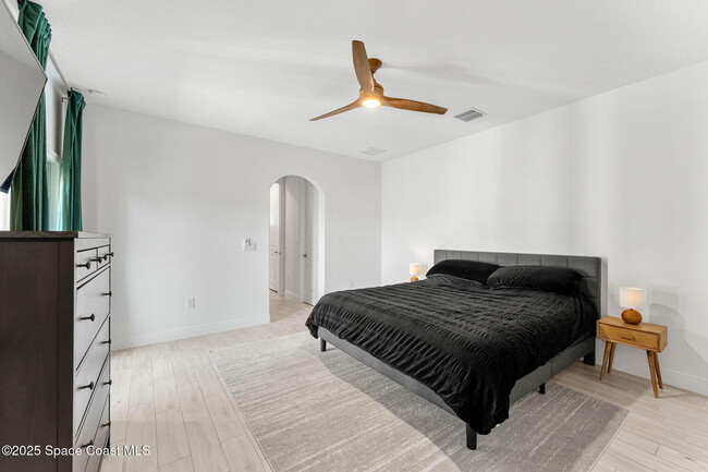 Building Photo - 8048 Gullen Dr