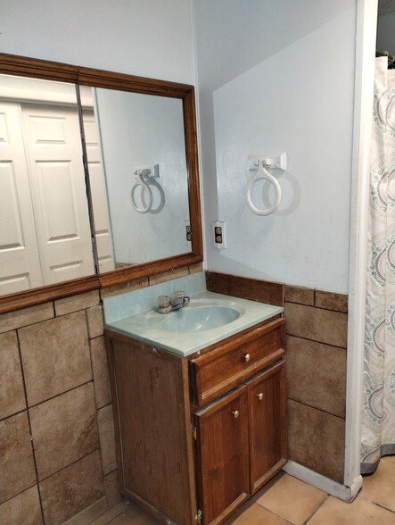 Master bathroom - 9018 SE Hobe Ridge Ave