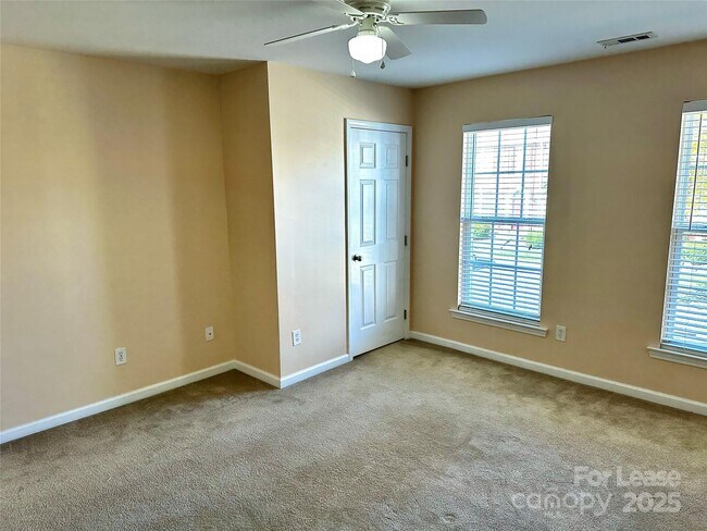 Building Photo - 7946 Mariners Pointe Cir