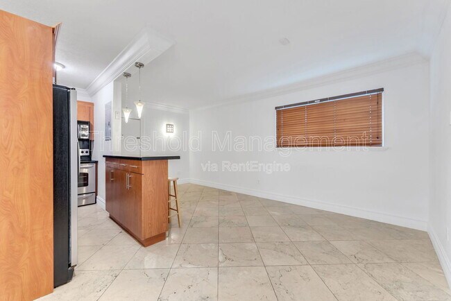 Building Photo - 150 SW 10th St