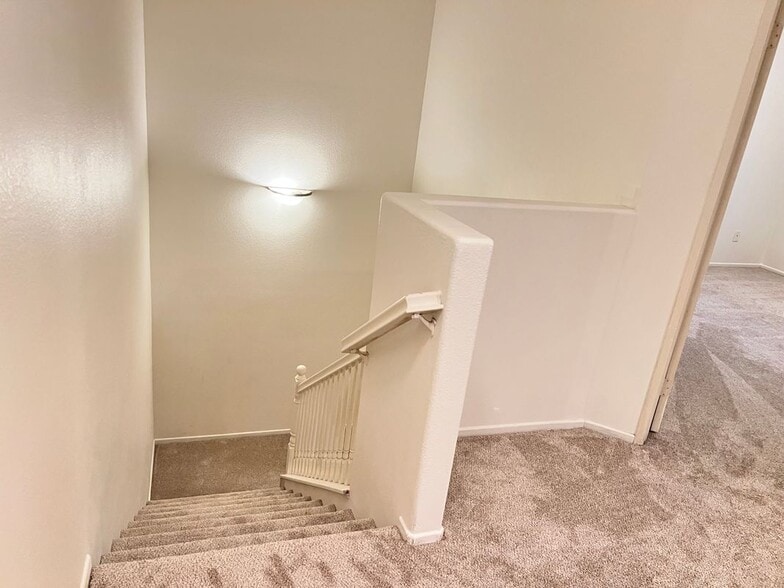 Building Photo - 19178 White Dove Ln