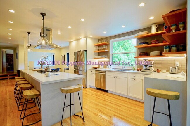 Building Photo - 22 Madrone Ct