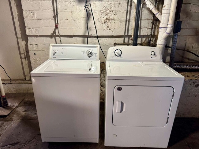 Building Photo - 3-bedroom, 1-bath single-family home