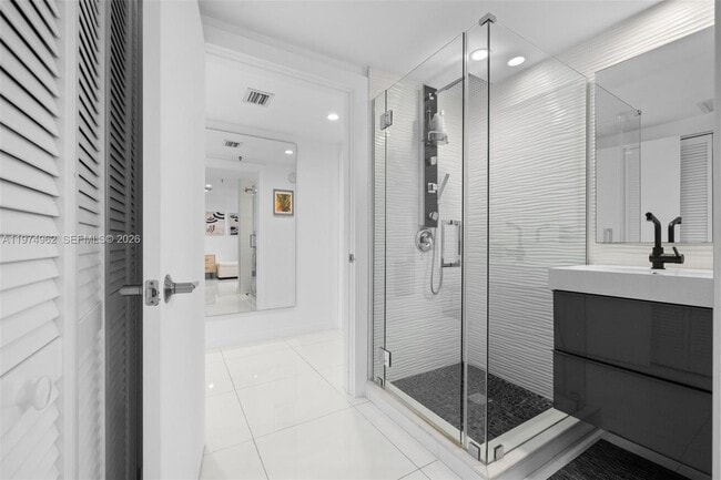 Building Photo - 445 Poinciana Island Dr