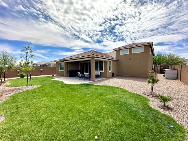 Building Photo - Massive RV Garage plus fantastic floorplan in Casa Vista