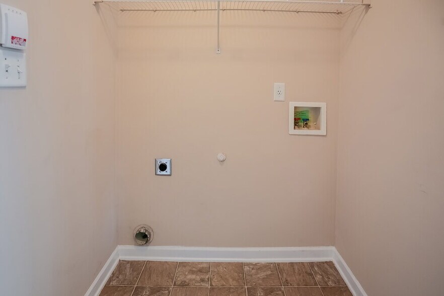 Building Photo - 2745 Dry Well Cove