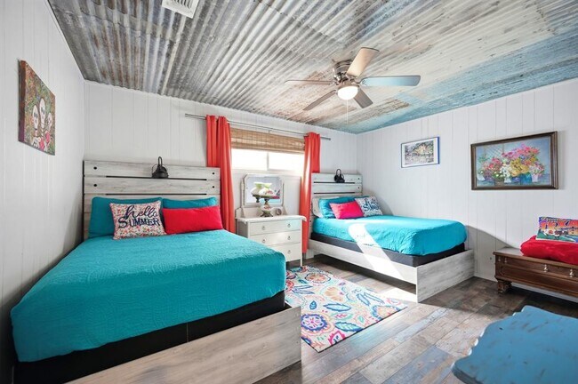 Building Photo - 82 Guada Coma Dr