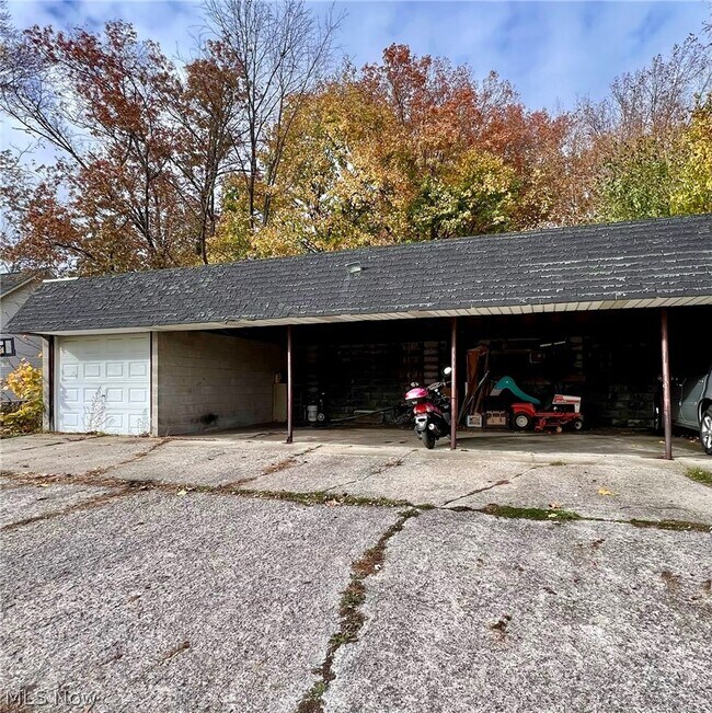Building Photo - 193 Rose Ave