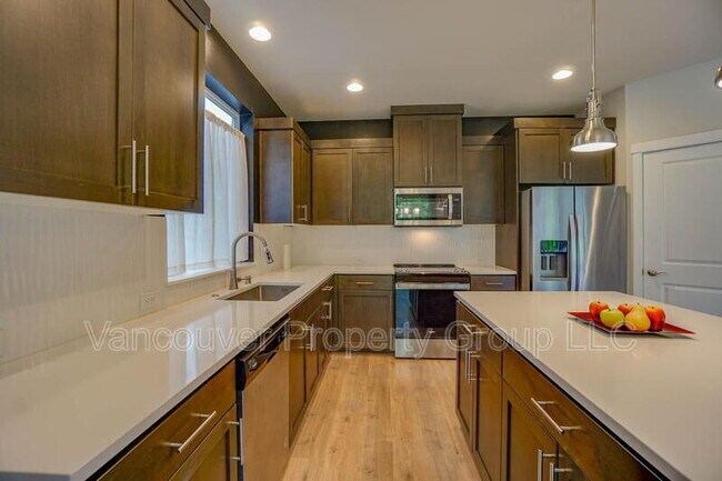 Building Photo - 2904 NE 161st Ct