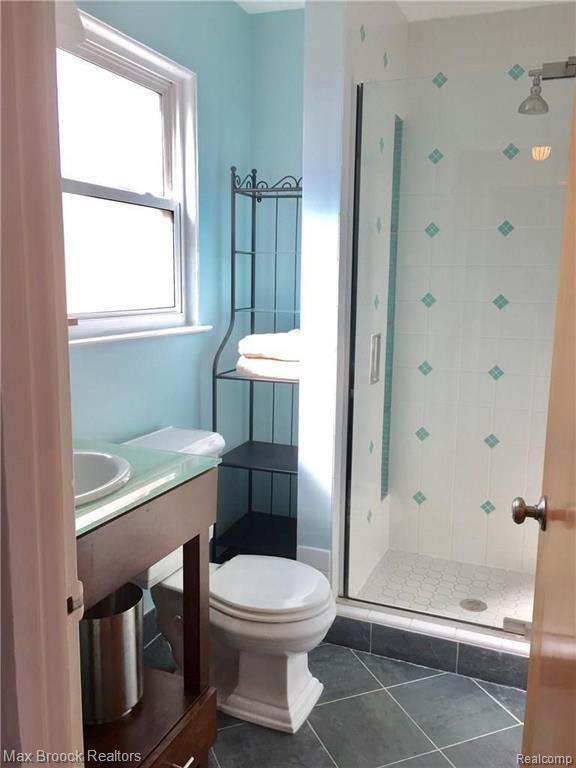 Building Photo - 3210 Shenandoah Dr