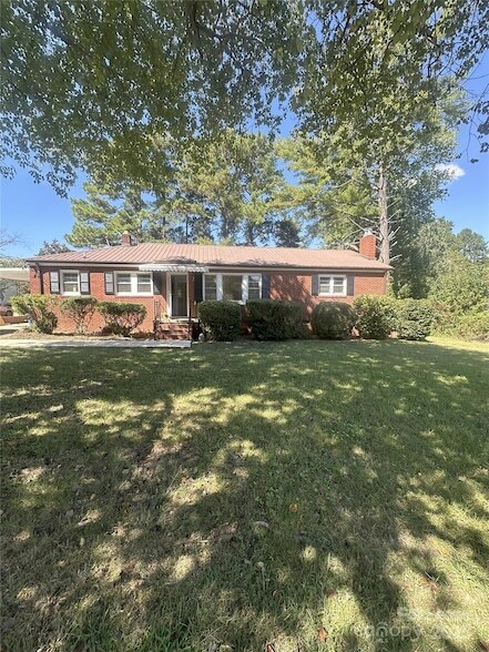 Primary Photo - 904 Pine St