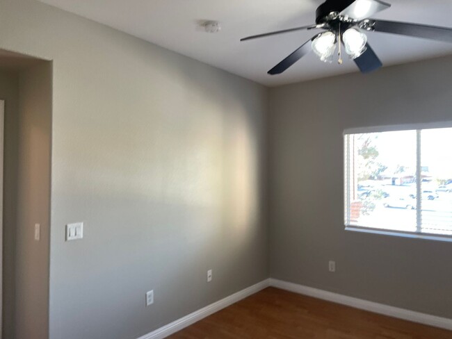 Building Photo - 2 bedroom upgraded condo in Silverado Ranch