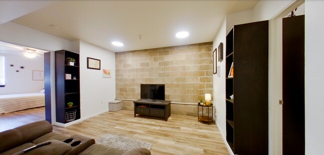 Building Photo - 1116 Moro St