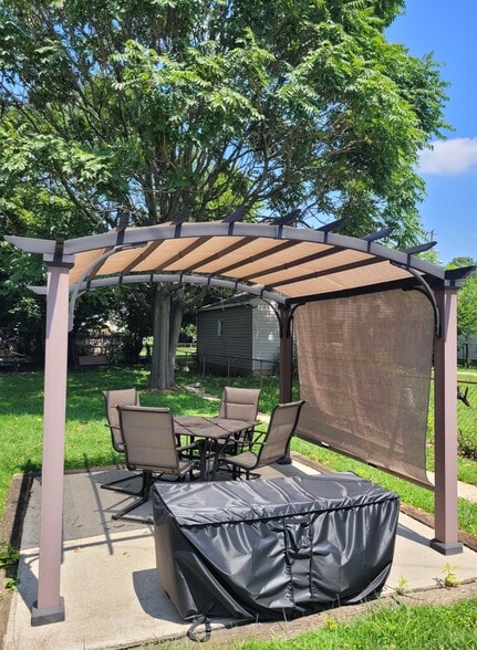 Backyard patio with pergola for shade. - 711 E 6th Ave
