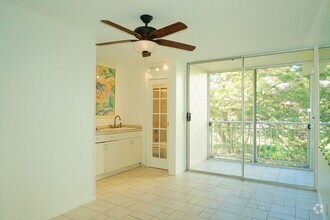 Building Photo - Cozy, Pet Friendly, Waikiki Studio