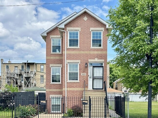 Building Photo - 3629 S Indiana Ave