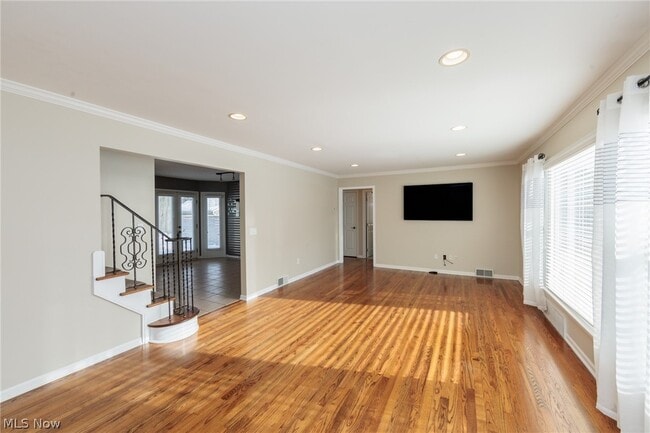 Building Photo - 23915 Glenhill Dr