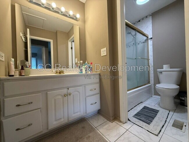 Building Photo - 527 Verde Dr