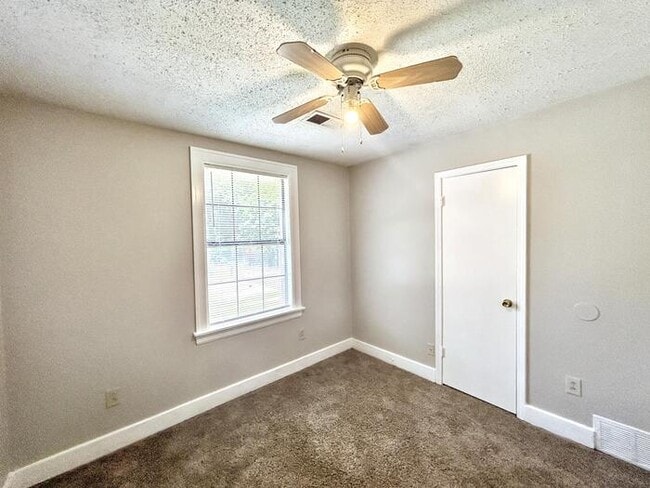 Building Photo - 3582 Kensett Dr