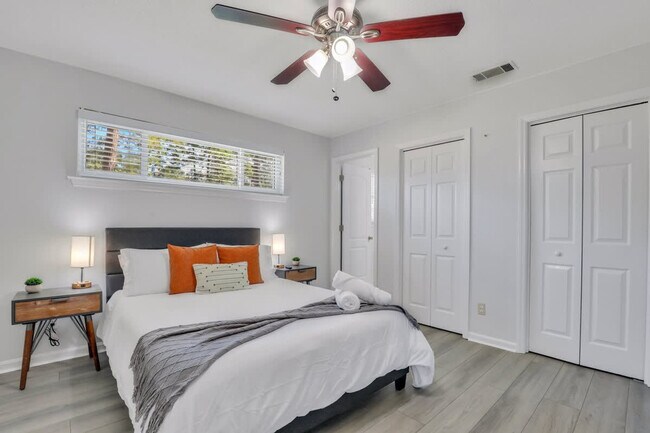 Building Photo - 402 Symons St