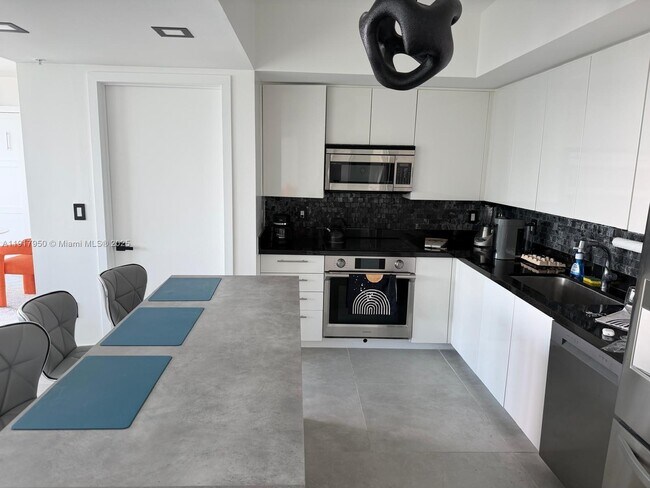 Building Photo - 92 SW 3rd St