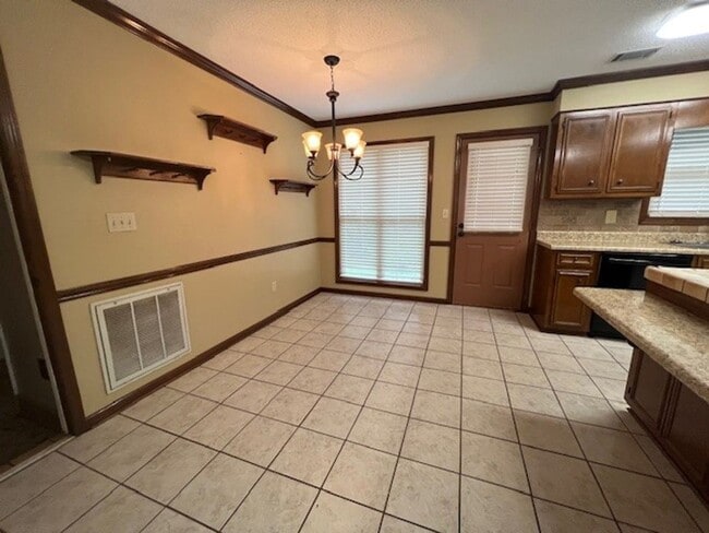 Building Photo - 3 Bedroom, 3 Bath Home in Dearing