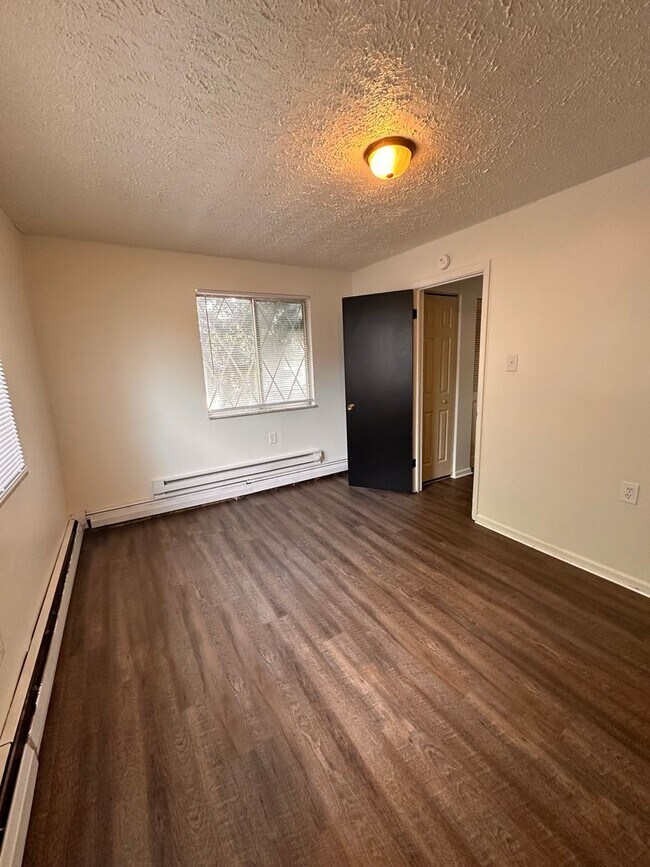 Building Photo - Pre-leasing: 1 Bedroom 1 Bathroom apartment in Downtown Beaver!