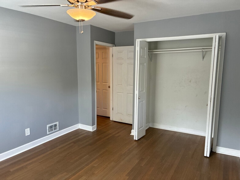 Building Photo - Room in House on Trafalgar Way