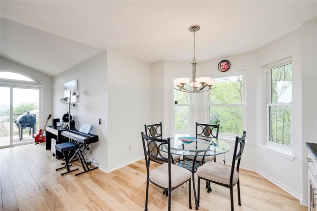 Building Photo - 6621 Mesa Hollow Dr