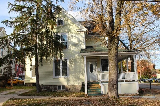 Building Photo - 702 Emmet St