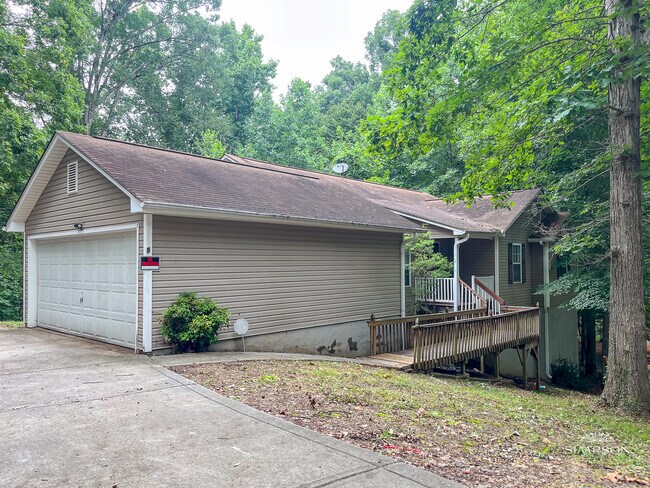 Building Photo - 6238 King George Dr