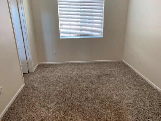 Building Photo - Condo in walking distance to downtown Chandler