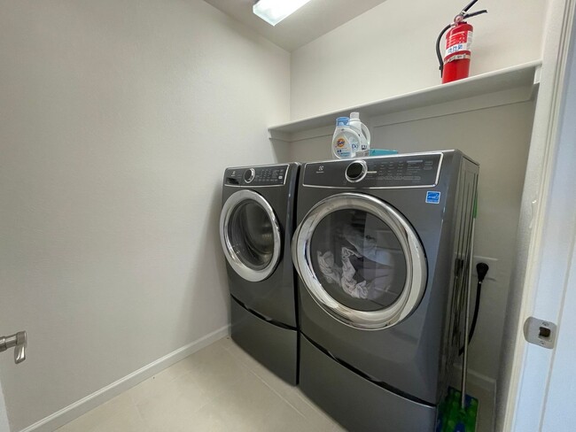 Building Photo - The Lifestyle You Seek!