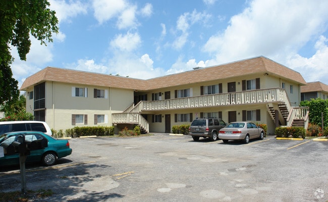 Building Photo - 932 W Kalmia Dr