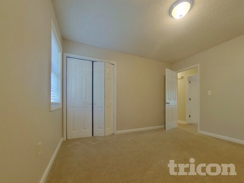 Building Photo - 2711 Candler Ct