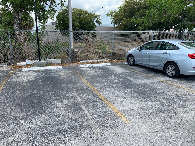 Building Photo - 1335 W 68th St