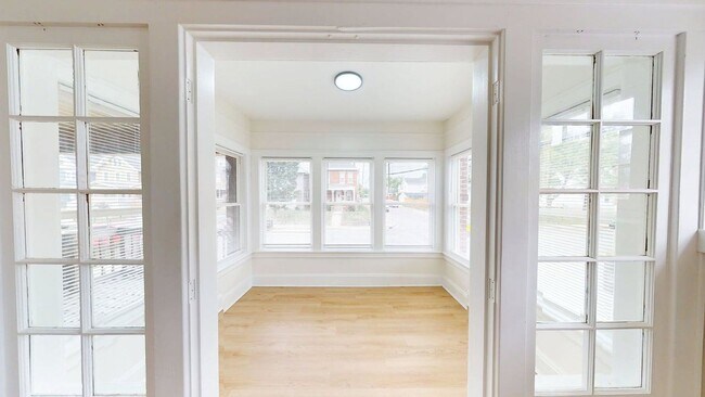 Building Photo - 978 Linwood Ave
