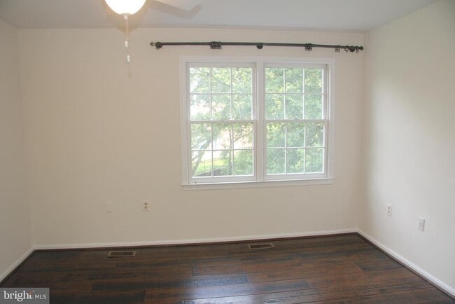 Building Photo - 3804 Vermont Ct