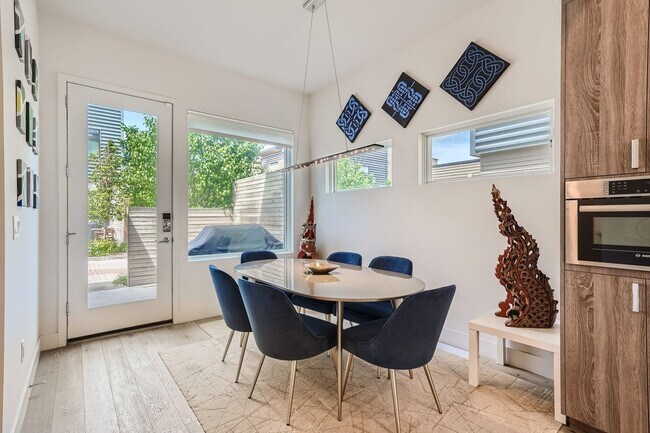 Building Photo - Modern 3 BDR S'Park Boulder Townhome