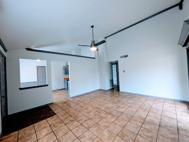 Building Photo - 412 Vincent St